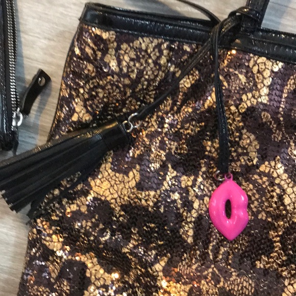 Betsey Johnson gold & black sequin tote w/purse - Picture 2 of 6